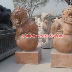 踩球獅子雕塑，晚霞紅石雕西洋獅