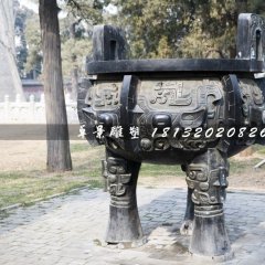 仿古銅鼎，廣場三足銅鼎