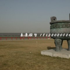 三足銅鼎，廣場(chǎng)青銅鼎