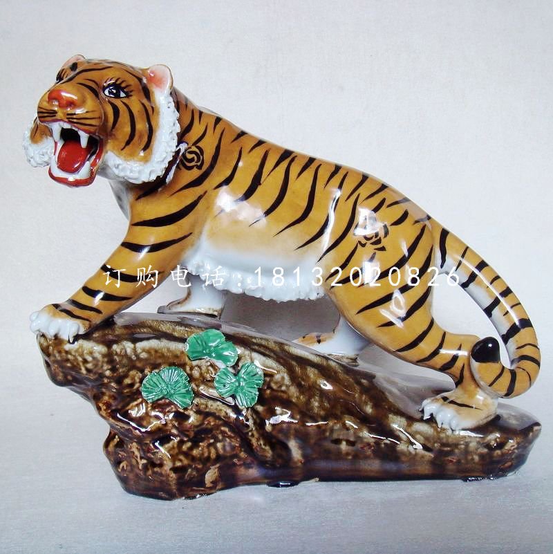 玻璃鋼老虎上山雕塑,動物雕塑