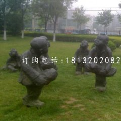 小孩斗雞銅雕，公園小品銅雕