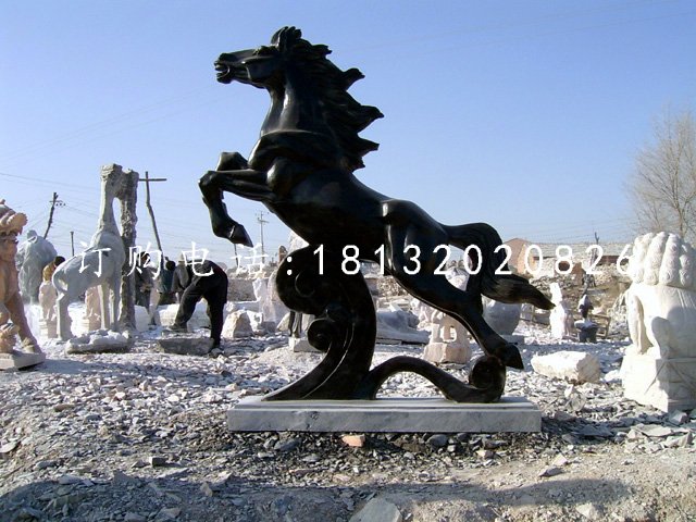 黑馬石雕,廣場黑馬雕塑