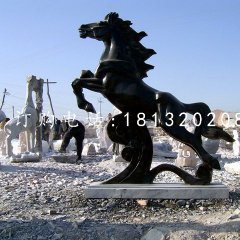 黑馬石雕，廣場黑馬雕塑