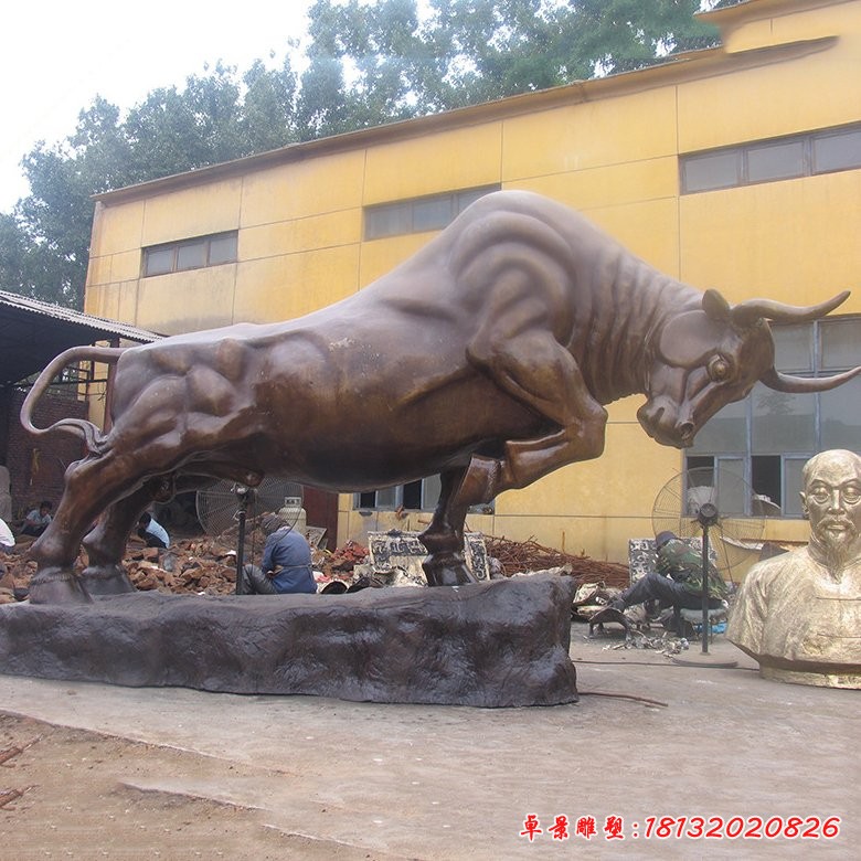 開(kāi)荒牛銅雕企業(yè)景觀動(dòng)物雕塑 (2)